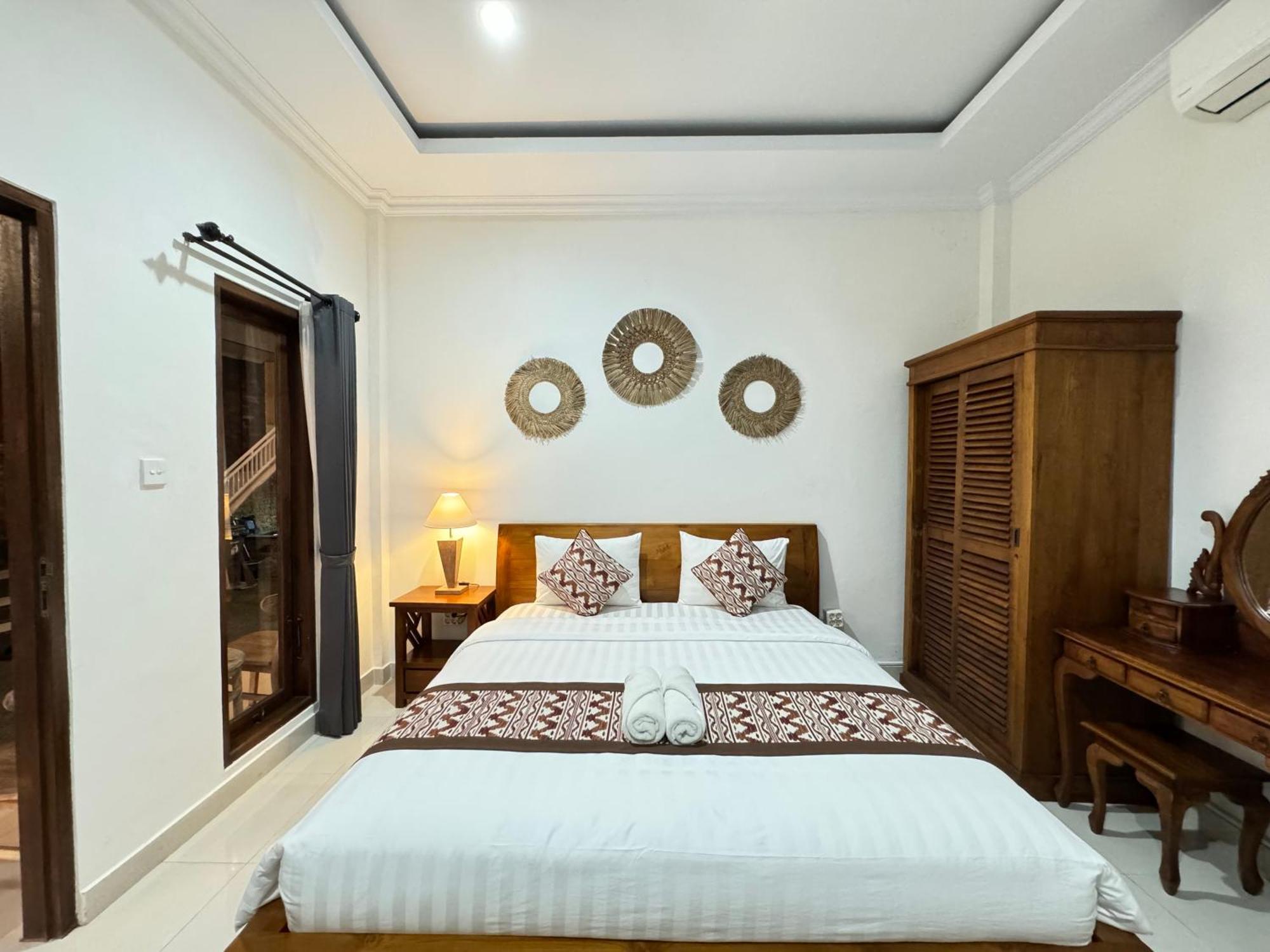 Hanaka Riverside Guest house