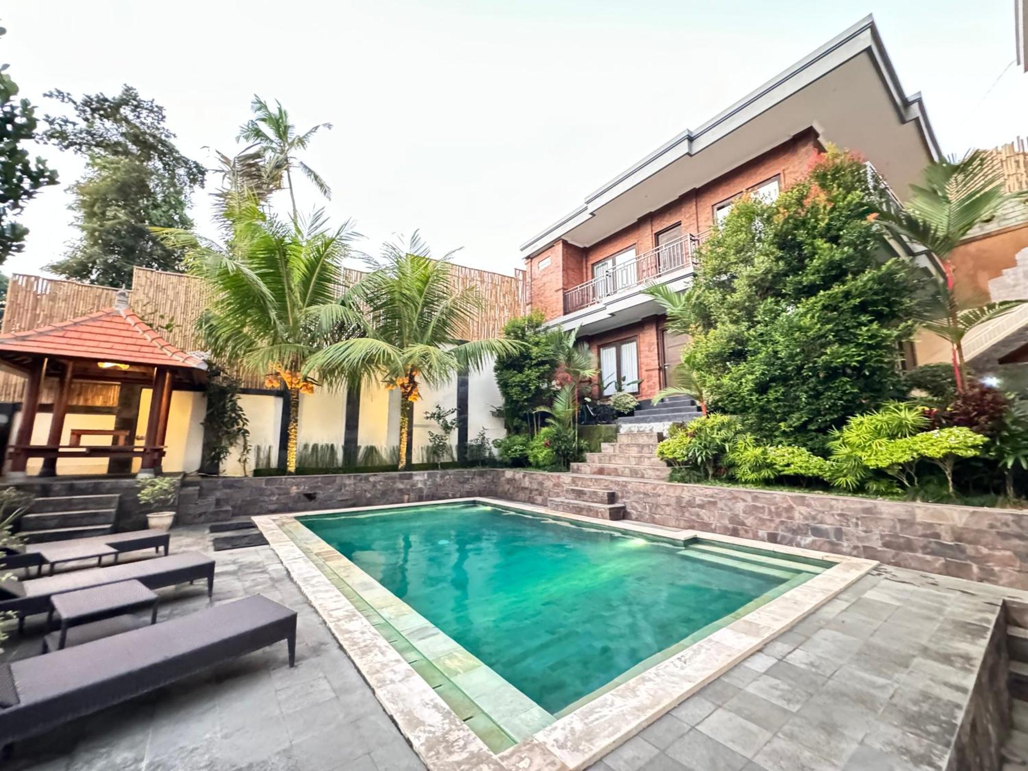 Hanaka Riverside Guest house