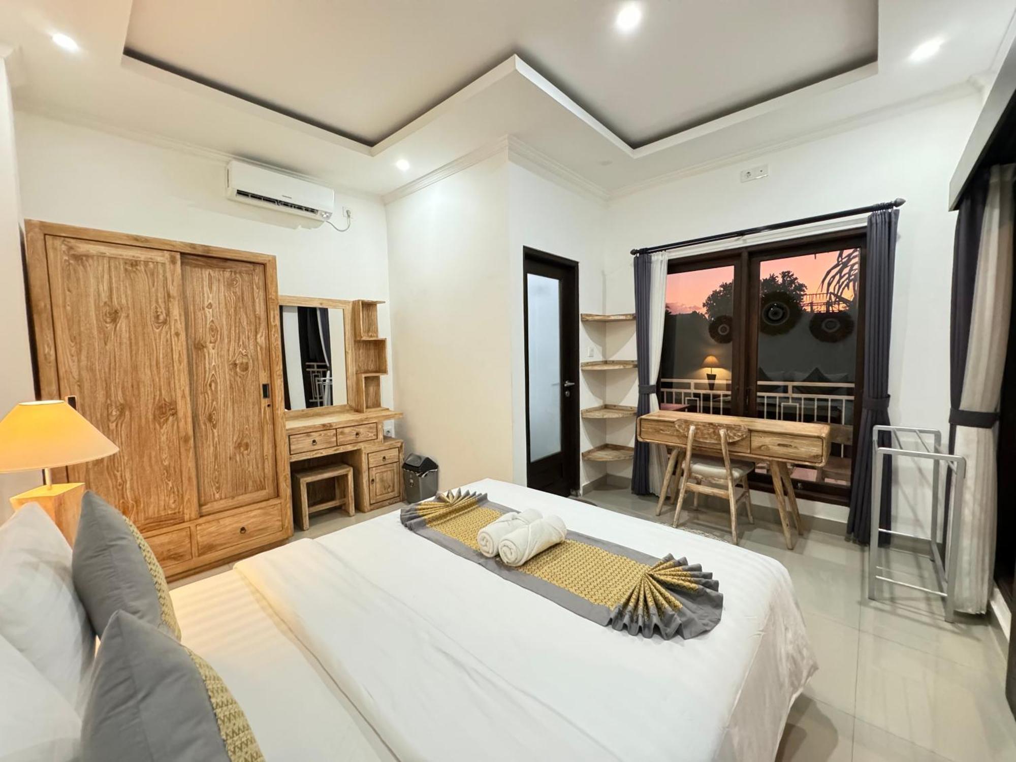 Hanaka Riverside Guest house