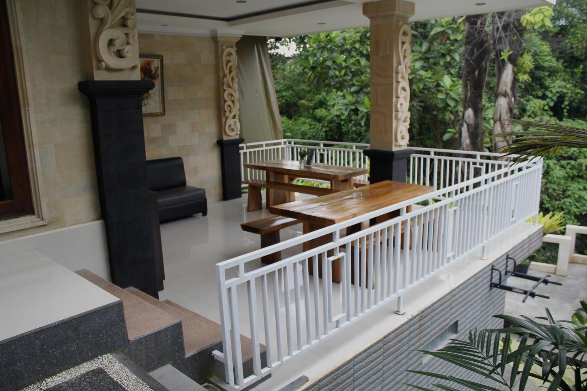 Guest house Hanaka Riverside *
